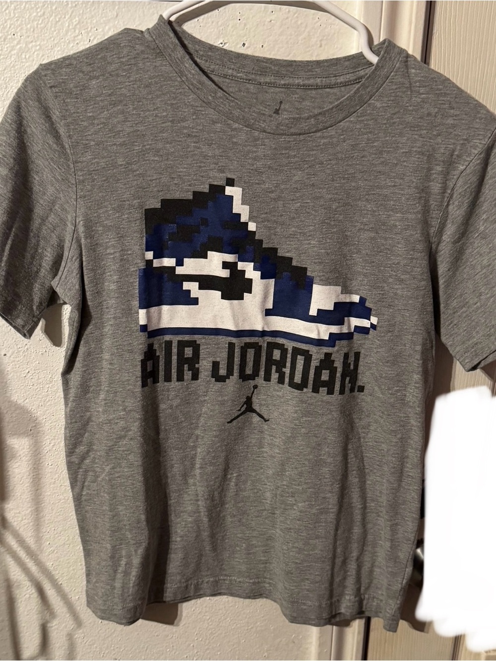 Jordan Kids Gray Tee with Blue & White Pixel Sneaker Graphic Size L Boys